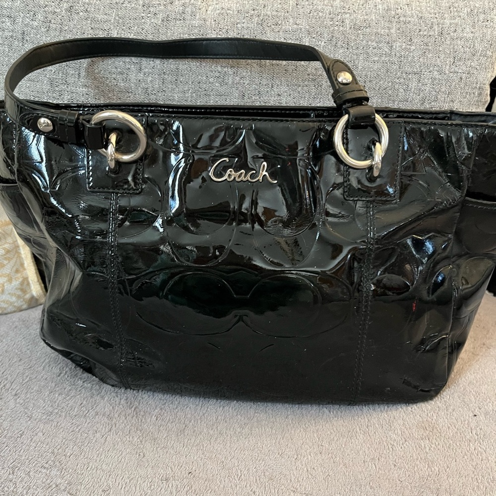 Coach Euc Gallery signature patent leather embossed c black